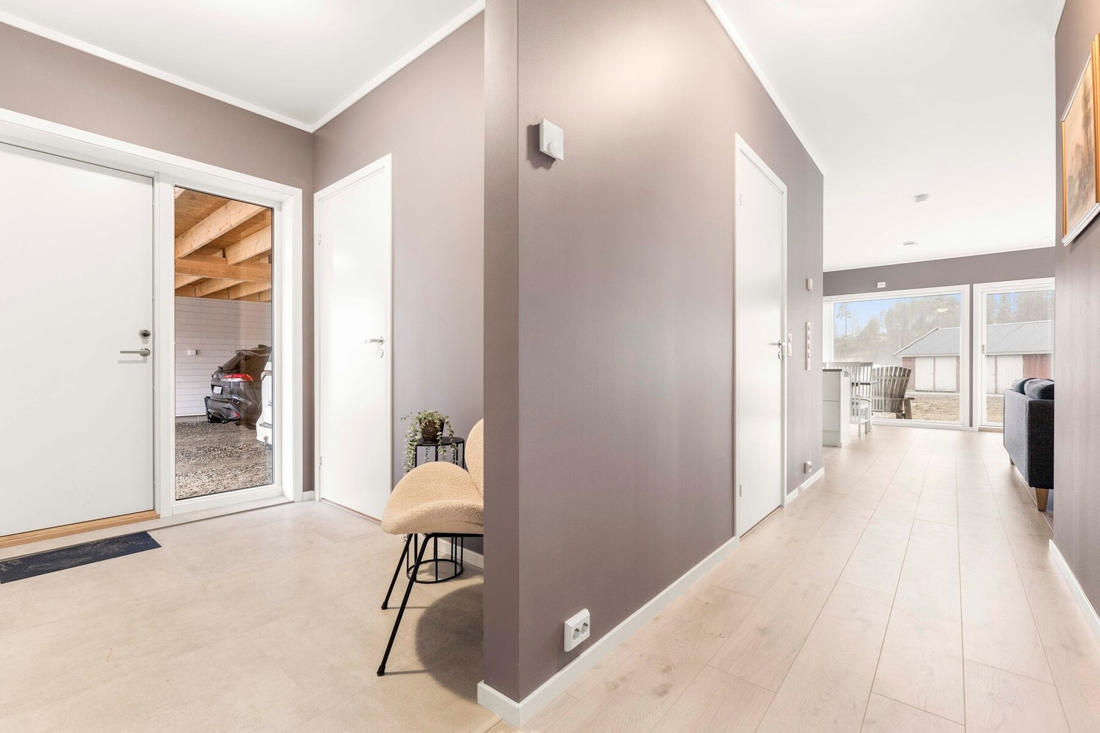 Moderne og lune farger preger veggene Galleribilde