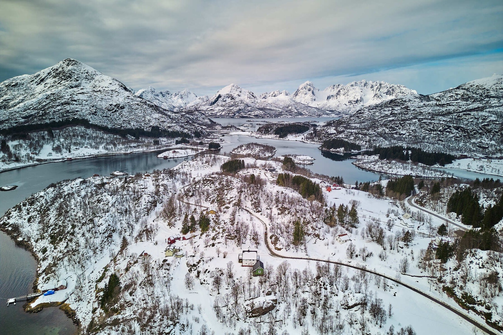 Det er ca 10 min til Digermulen, med nærmeste kolonialbutikk som er døgnåpen. Galleribilde