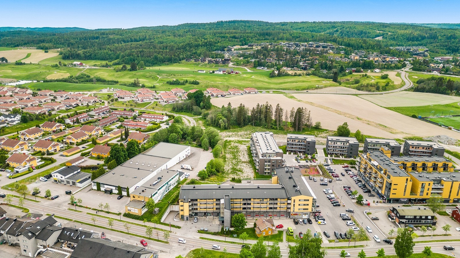 Langs åsen er det nydelige rekreasjonsmuligheter sommer som vinter. Galleribilde