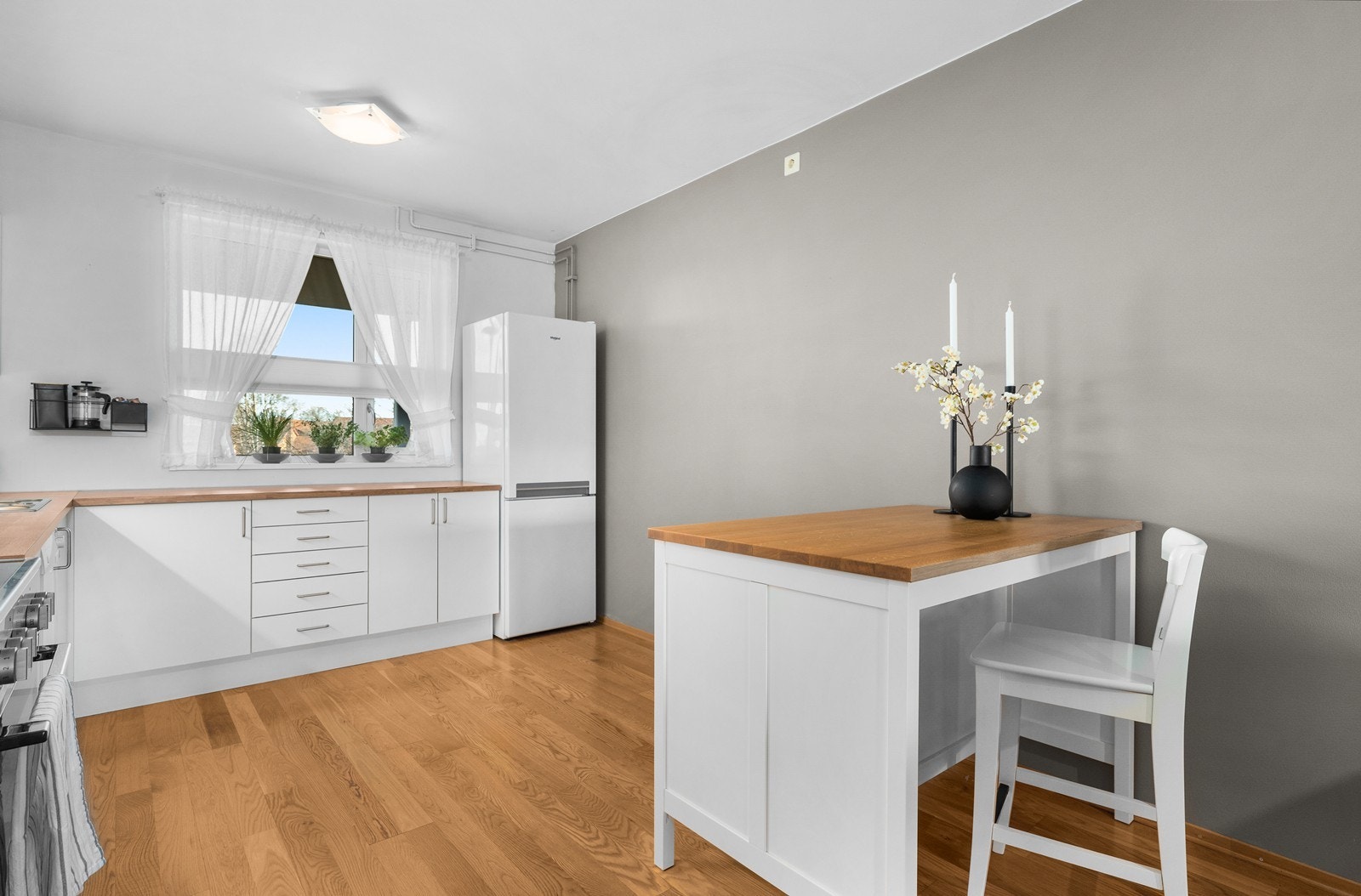 Det er også plass til kjøkkenbord hvor frokosten kan nytes. Galleribilde