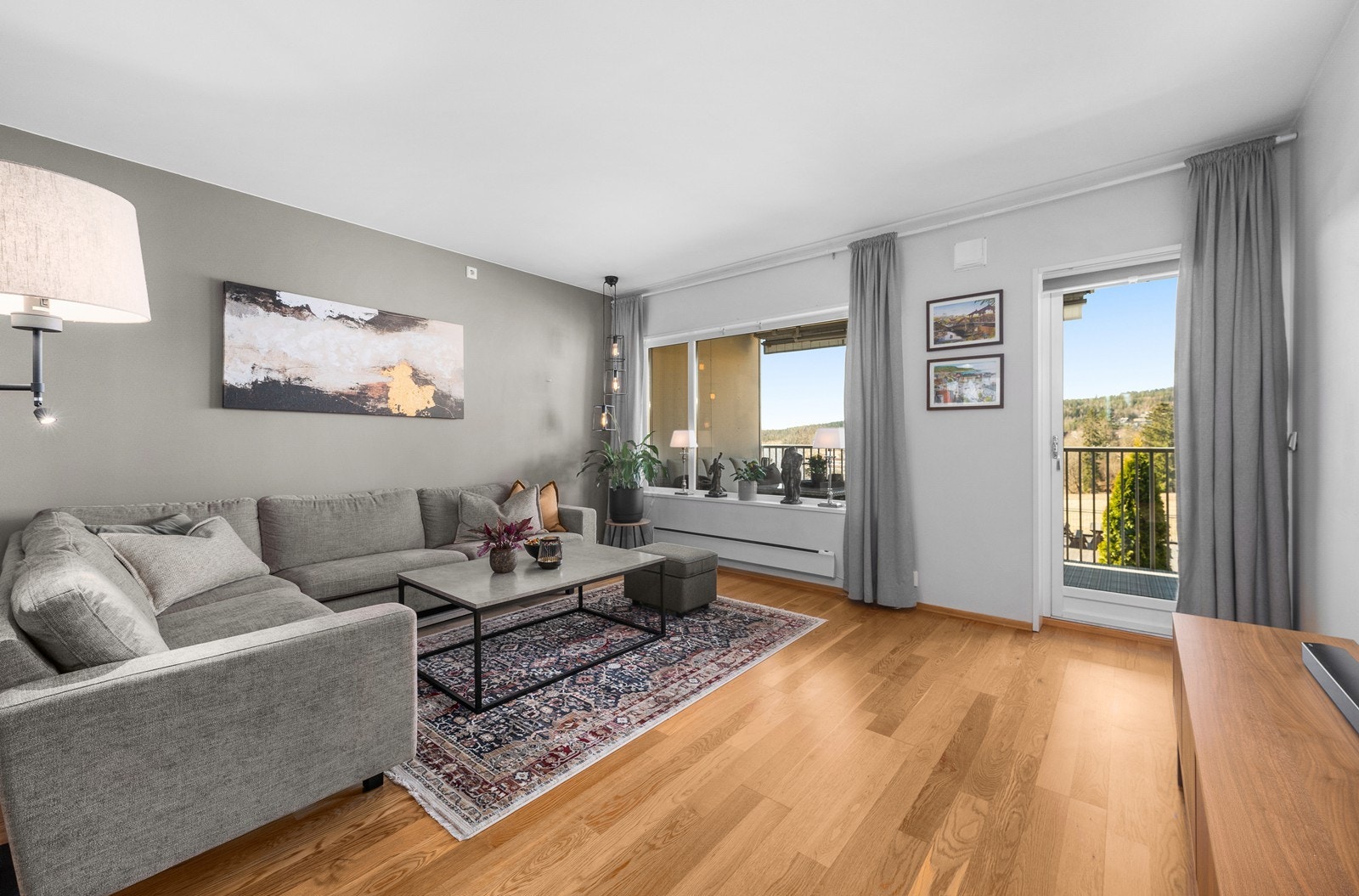 Fra stuen er det utgang til den fine balkongen. Galleribilde