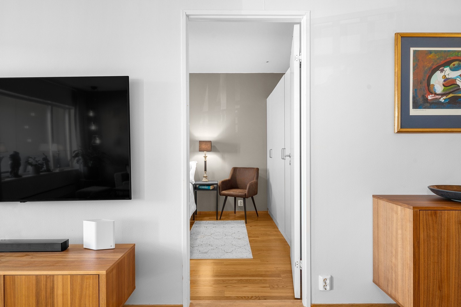 Fra stuen er det tilkomst til hovedsoverommet. Galleribilde