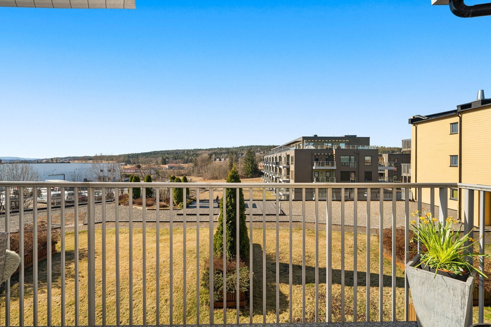 Fra uteplassen. Galleribilde