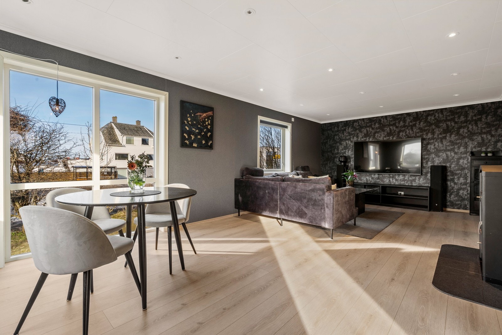 Stuen/kjøkkenet er oppusset i 2021. Galleribilde