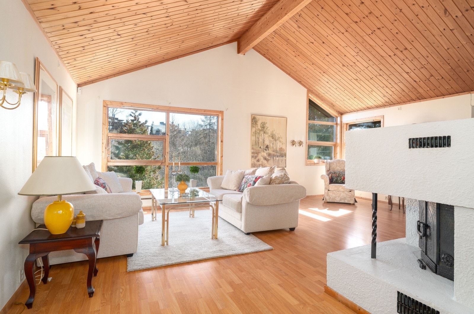 Stuen er romslig og måler 39,5 kvm. Galleribilde