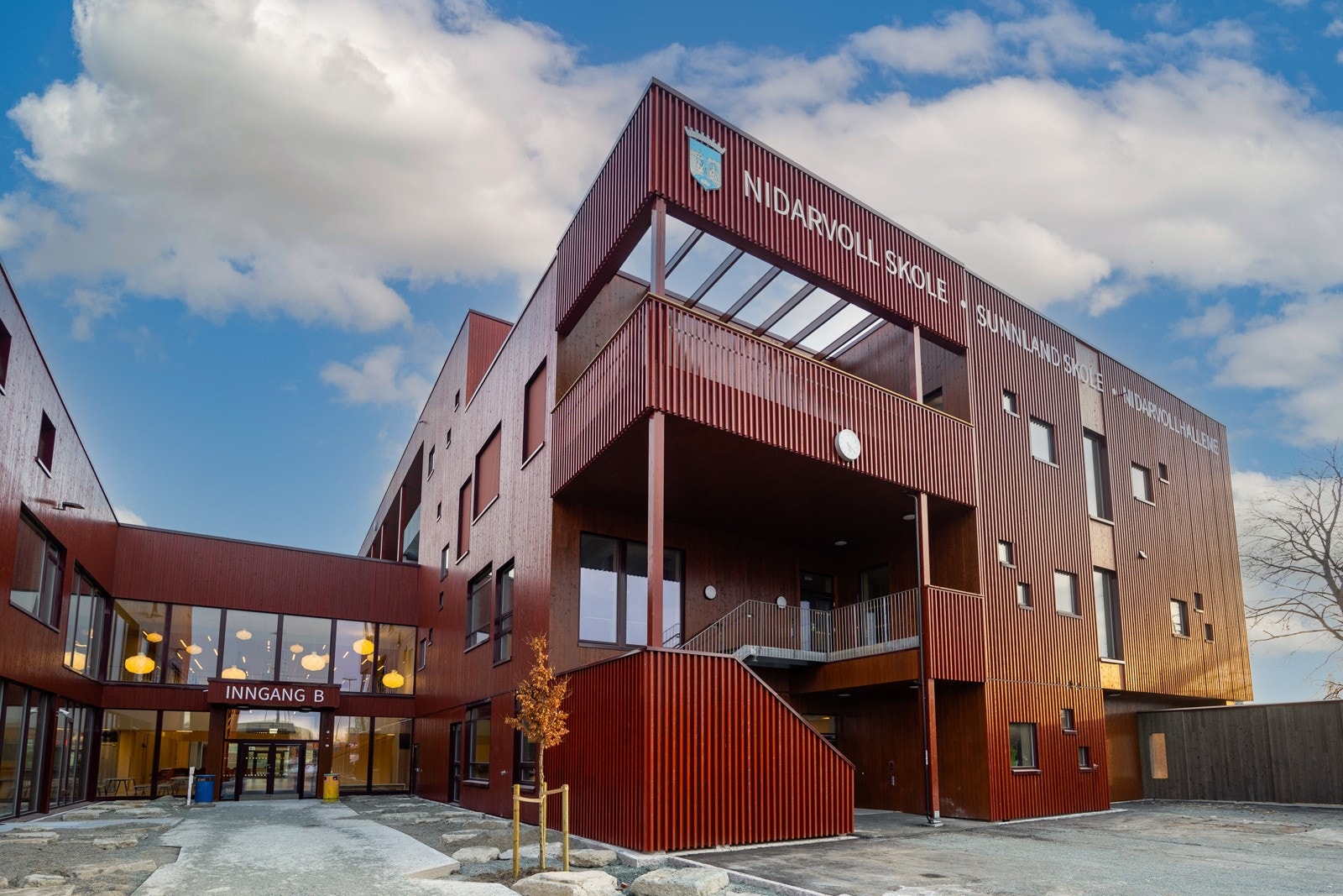 Fra boligen er det gangavstand til både skoler og barnehager. Nybygde Nidarvoll barneskole og Sunnland ungdomsskole ligger kun en kort sykkeltur unna boligen. Galleribilde