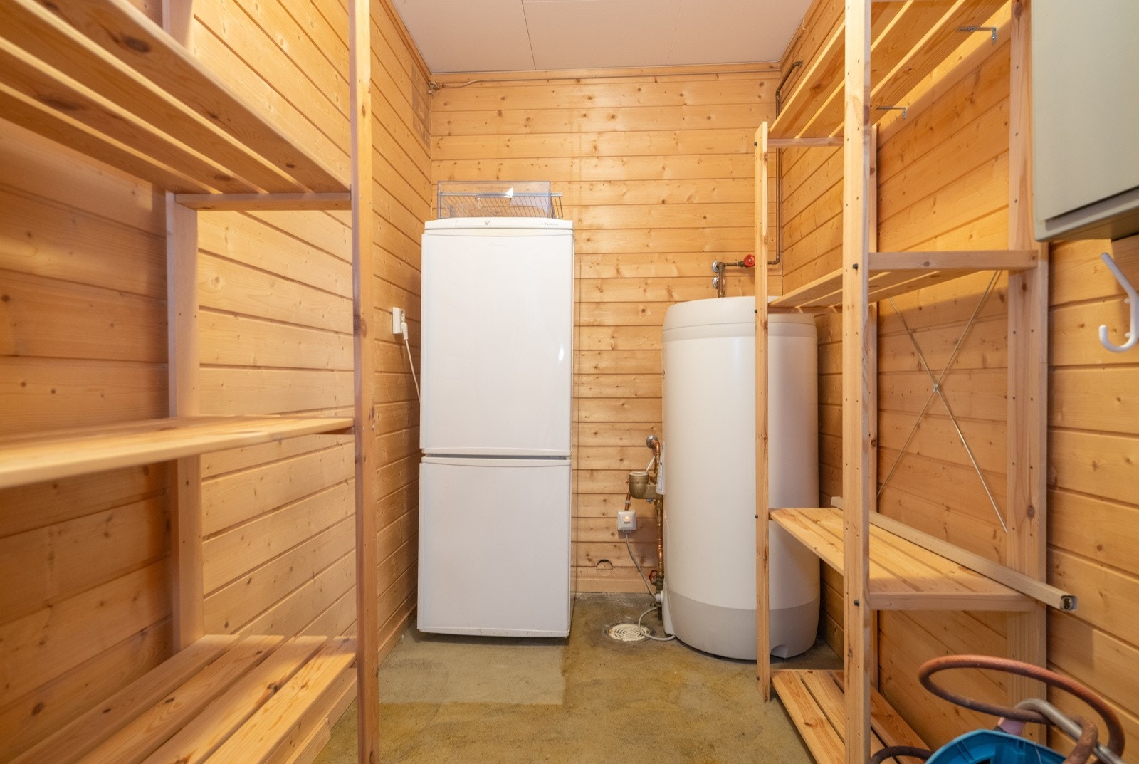 Sokkeletasjen har to boder målt til 5 kvm og 4 kvm, som gir rikelig med oppbevaringsplass. Galleribilde