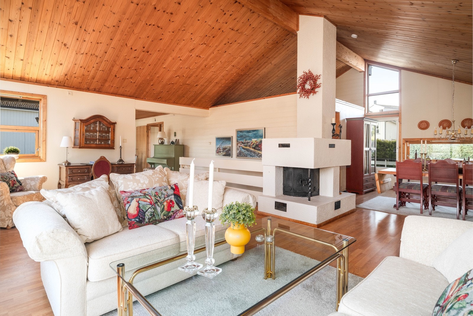 En innholdsrik enebolig med en familievennlig beliggenhet på Hoeggen. Galleribilde