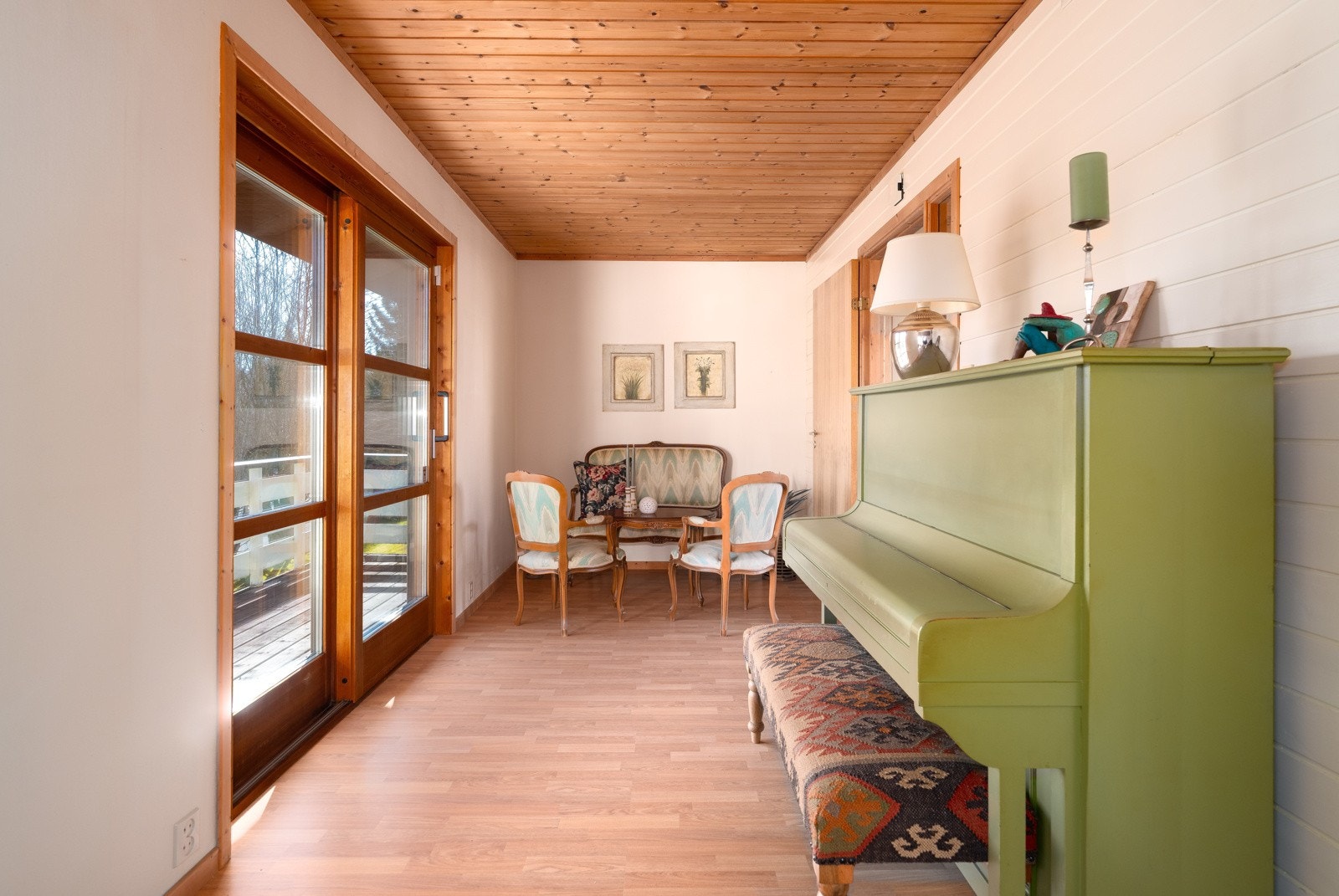 Gangen måler 16 kvm og har direkte utgang til en veranda. Galleribilde