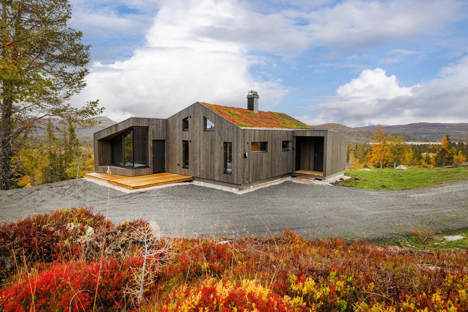 Det er mulighet for leveranse av nøkkelferdig hytte (Glimre) for kr. 2.740.000,- gjennom Ly Hytta. Galleribilde