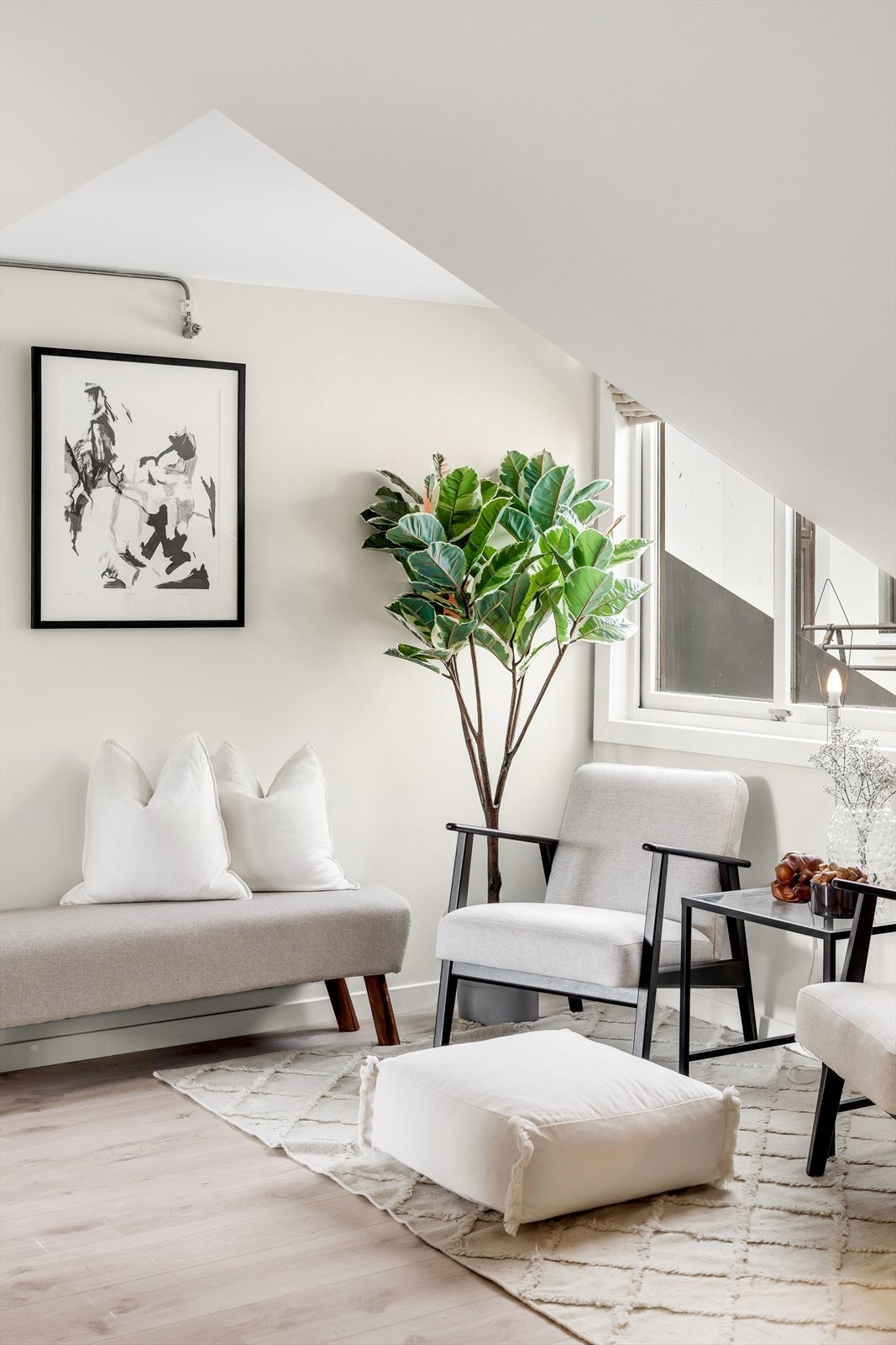 Fine fargekombinasjoner mot et lekkert gulv Galleribilde