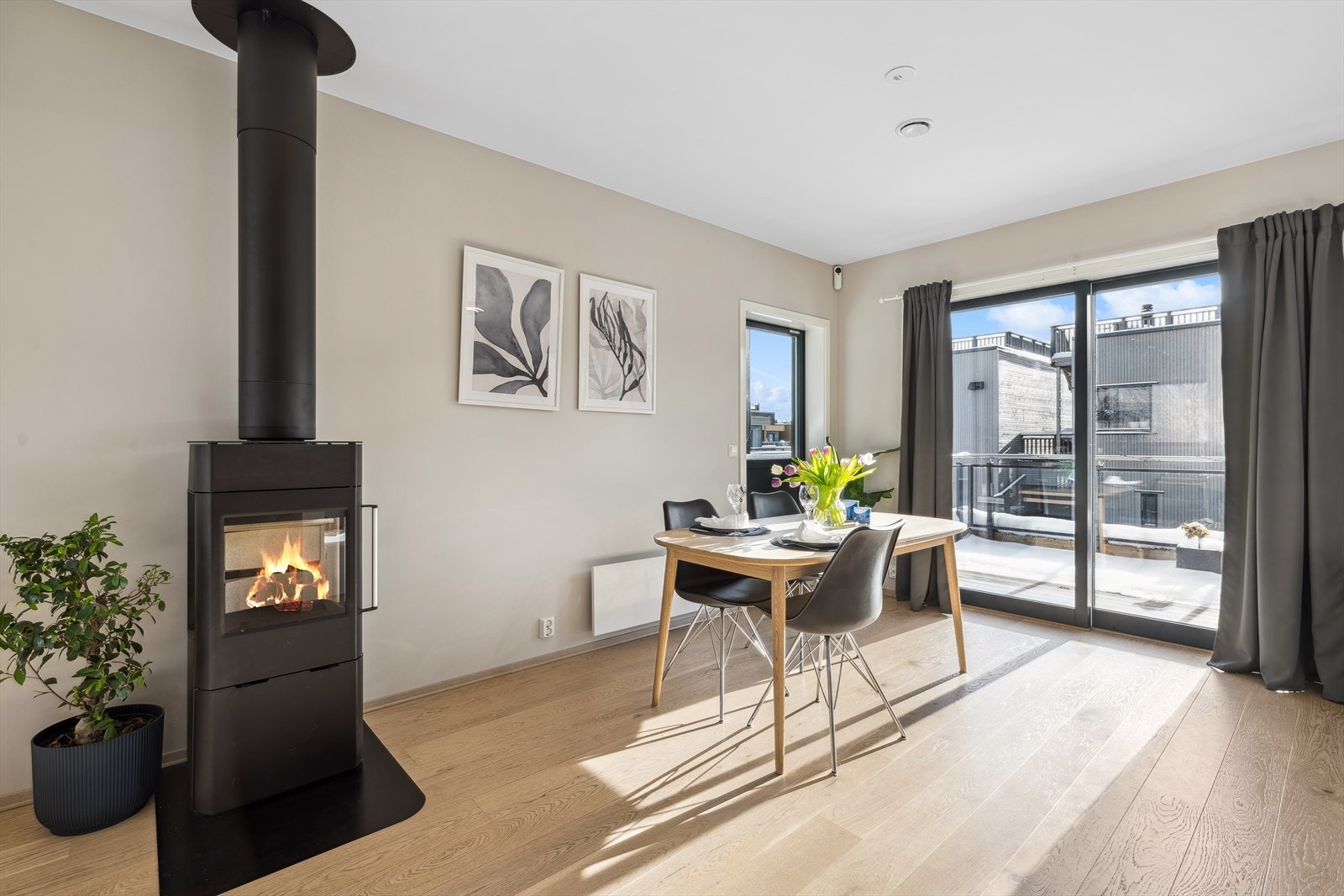 Her kan en innrede etter ønske med både TV-krok, stort spisebord og ønsket møblement, mulighetene er mange. Galleribilde