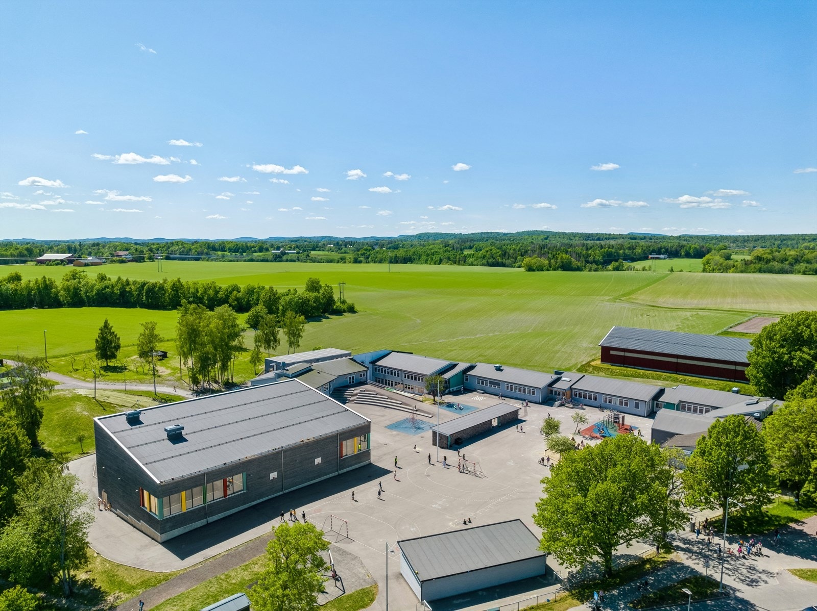 Det er flere barnehager og skoler i nærområdet til boligen. Galleribilde