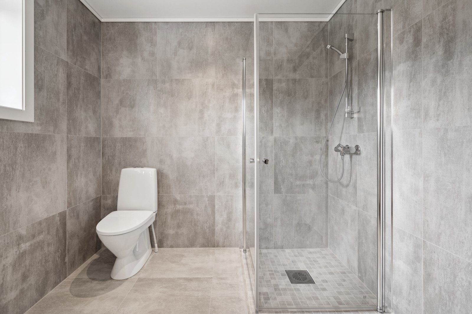 Badet er plassert i boligens andre etasje. Galleribilde