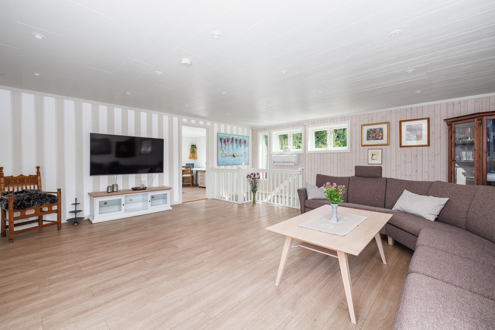 Kontor inn døren rett frem Galleribilde