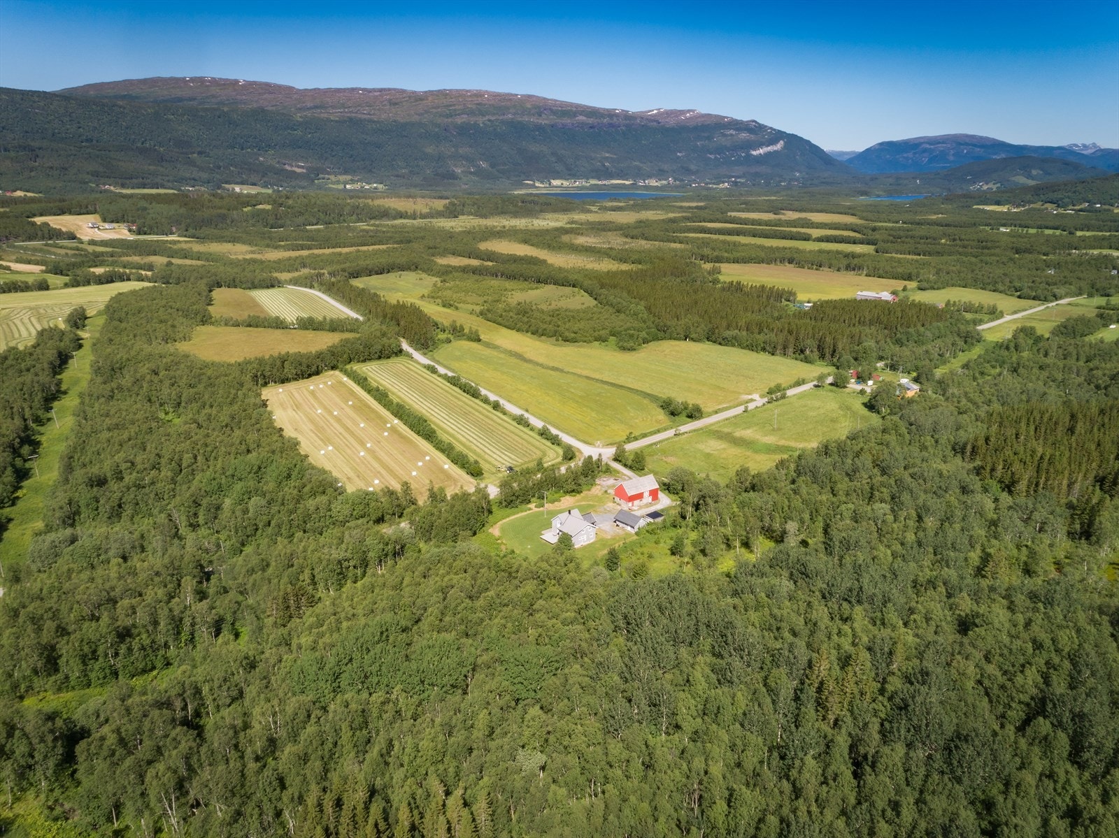 Eiendom i landlige omgivelser ca 7,5 km fra sentrum. Galleribilde