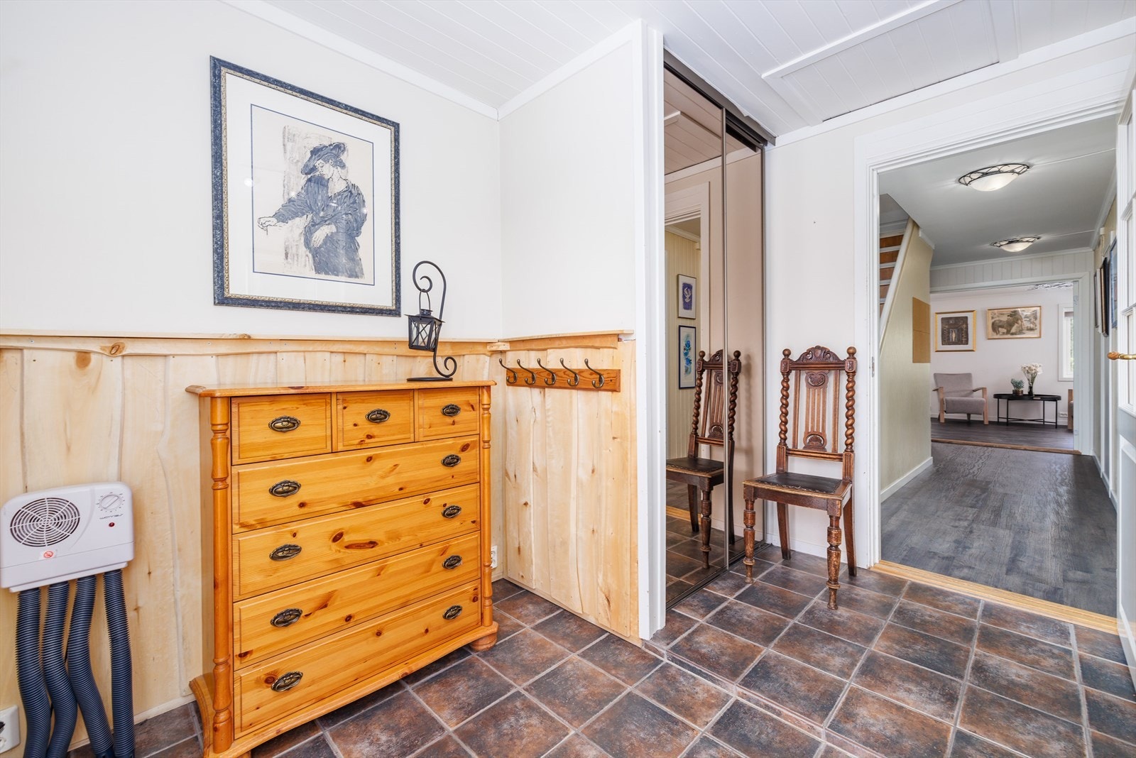 Inngang til bad/vaskerom fra vindfanget. Galleribilde