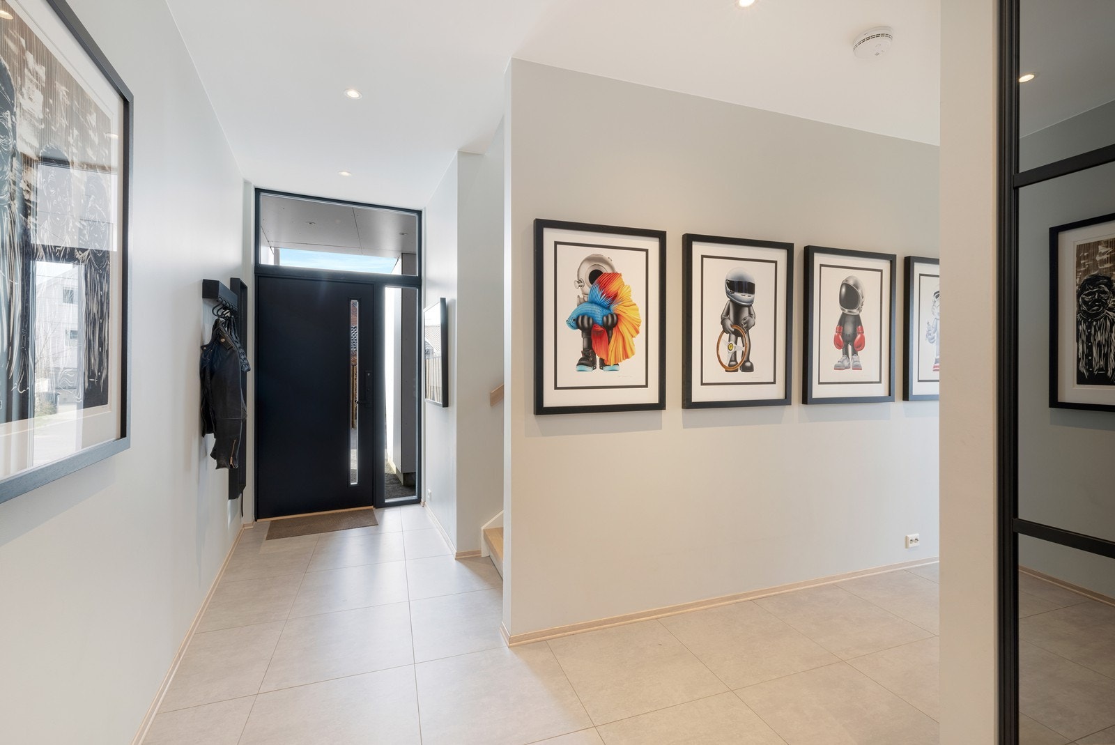 Under trappen er det ekstra oppbevaringsplass i bod. Galleribilde