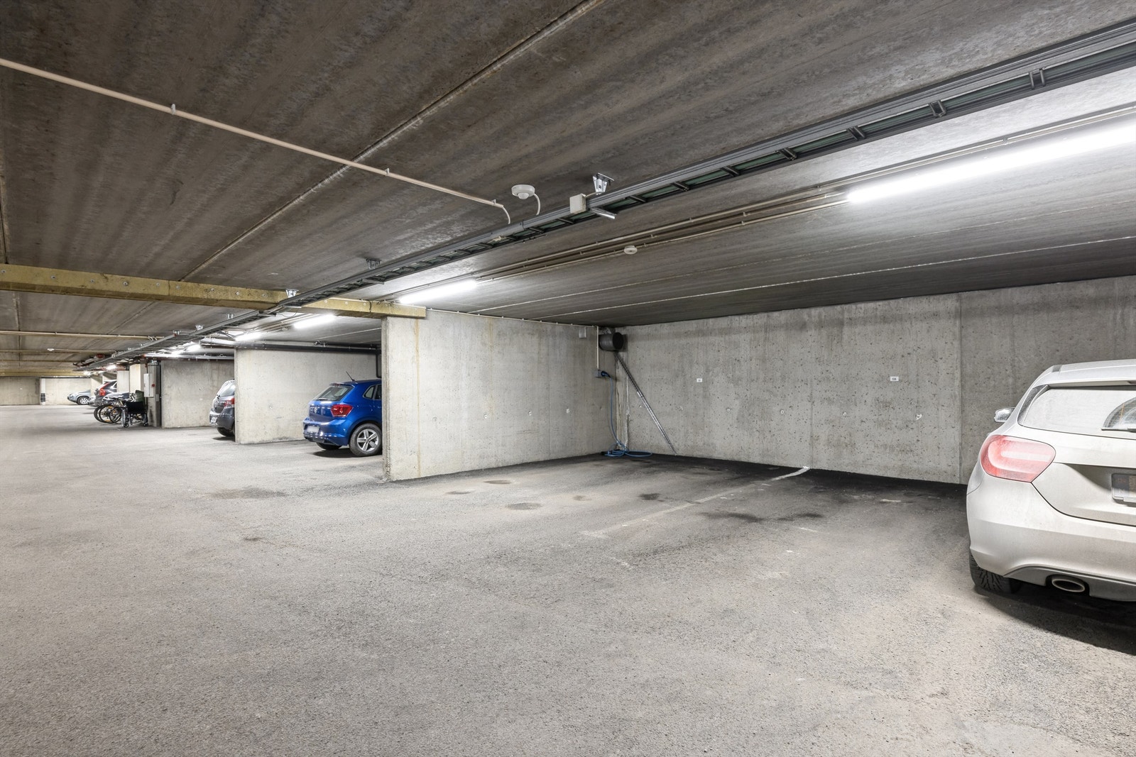 Leiligheten disponerer 1 parkeringsplass i felles garasjekjeller samt en kjellerbod på ca. 5 kvm Galleribilde