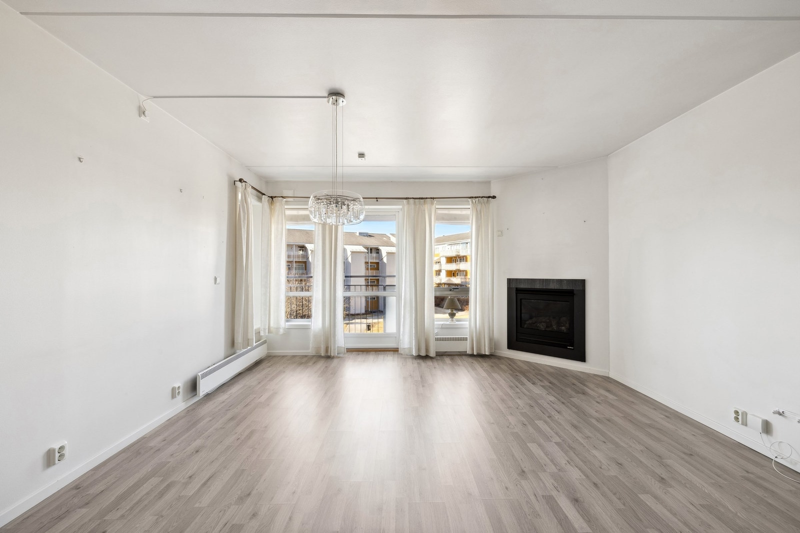 Flott gasspeis i stuen som kan tas i bruk for varme og ekstra stemning Galleribilde