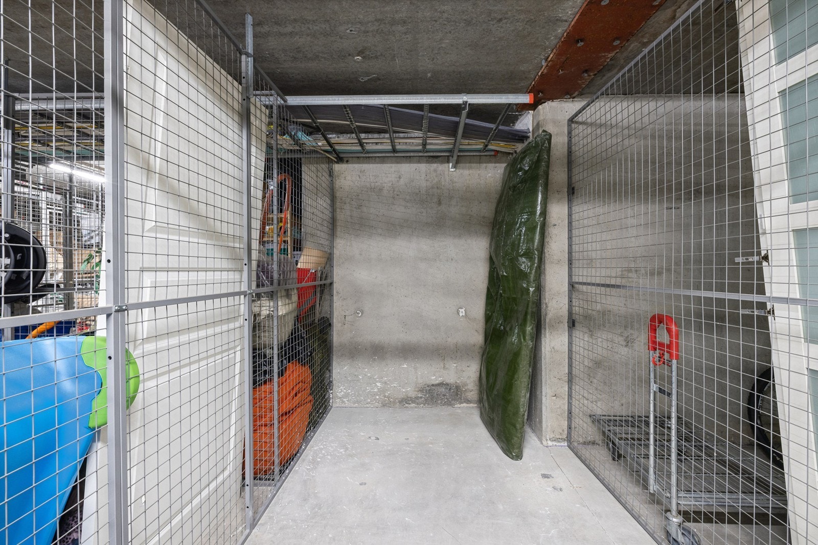 Kjellerbod på ca. 5 kvm med god plass for lagring Galleribilde