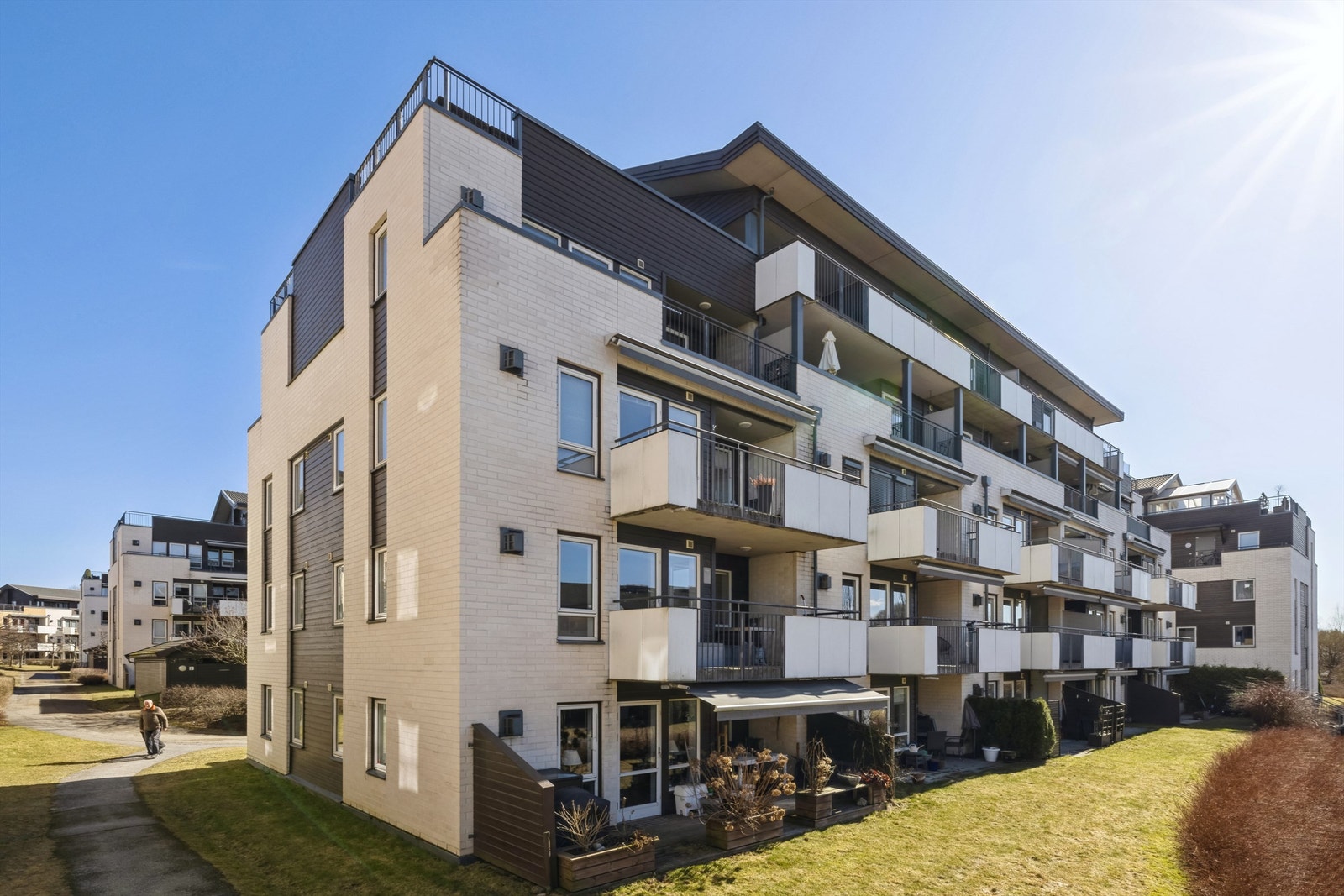 Leiligheten ligger i 2. etasje med heisadkomst Galleribilde