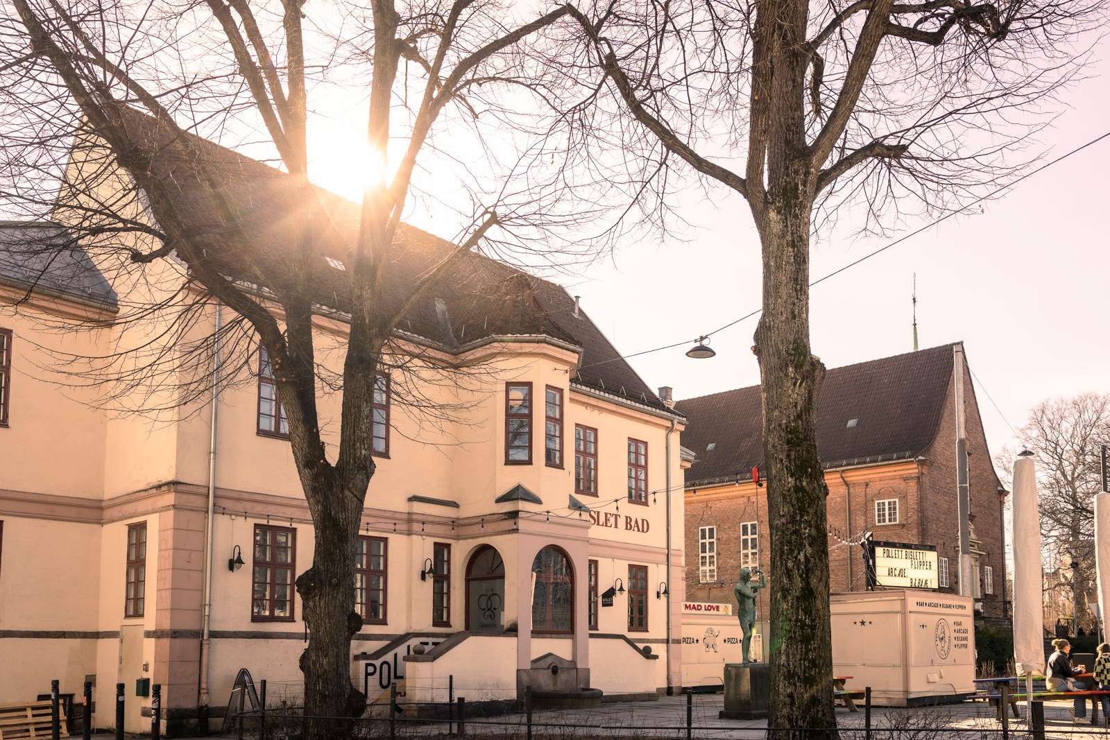 For den treningsglade har man Bislett Bad, to Sats-sentere og tilgang til både innendørs og utendørs løpebaner på Bislett stadion innenfor kort gange Galleribilde