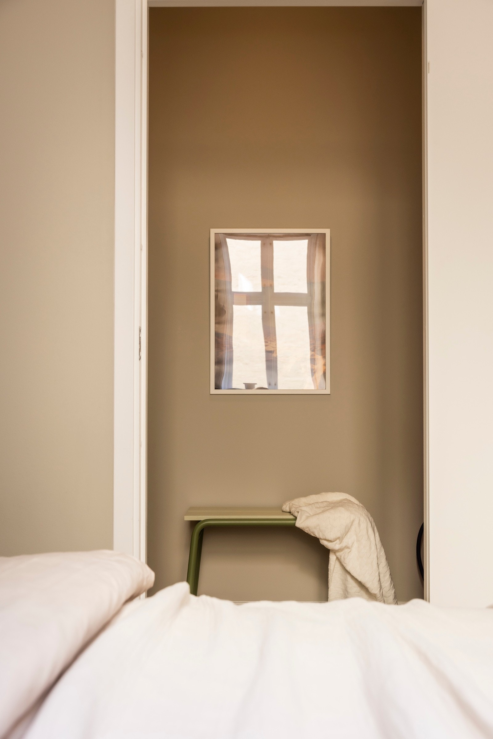 Inngang til bod som kan brukes som garderobe på 3.6 kvm. Galleribilde