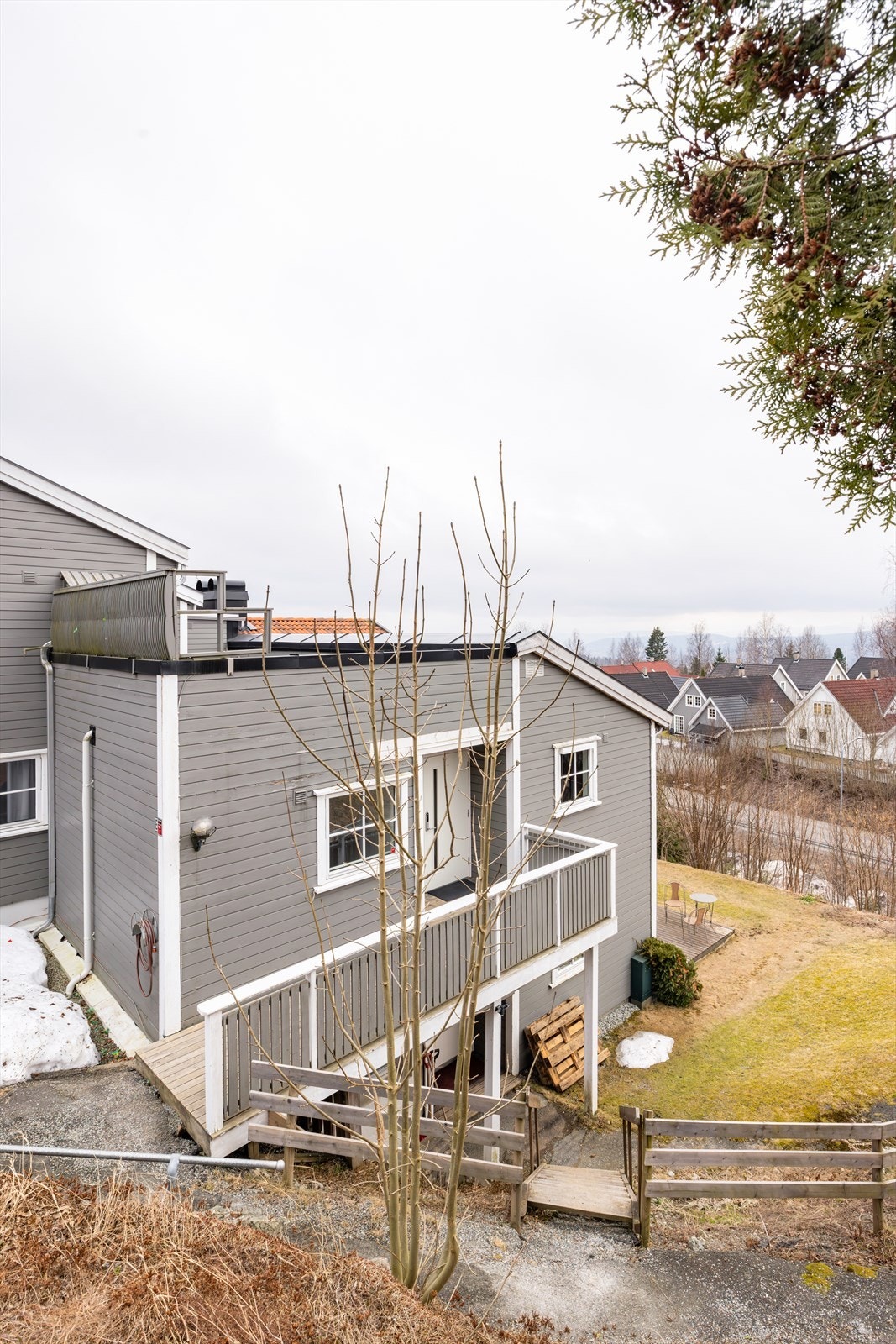 Området byr på flott turterreng rett utenfor døren med umiddelbar nærhet til skog og mark. Galleribilde