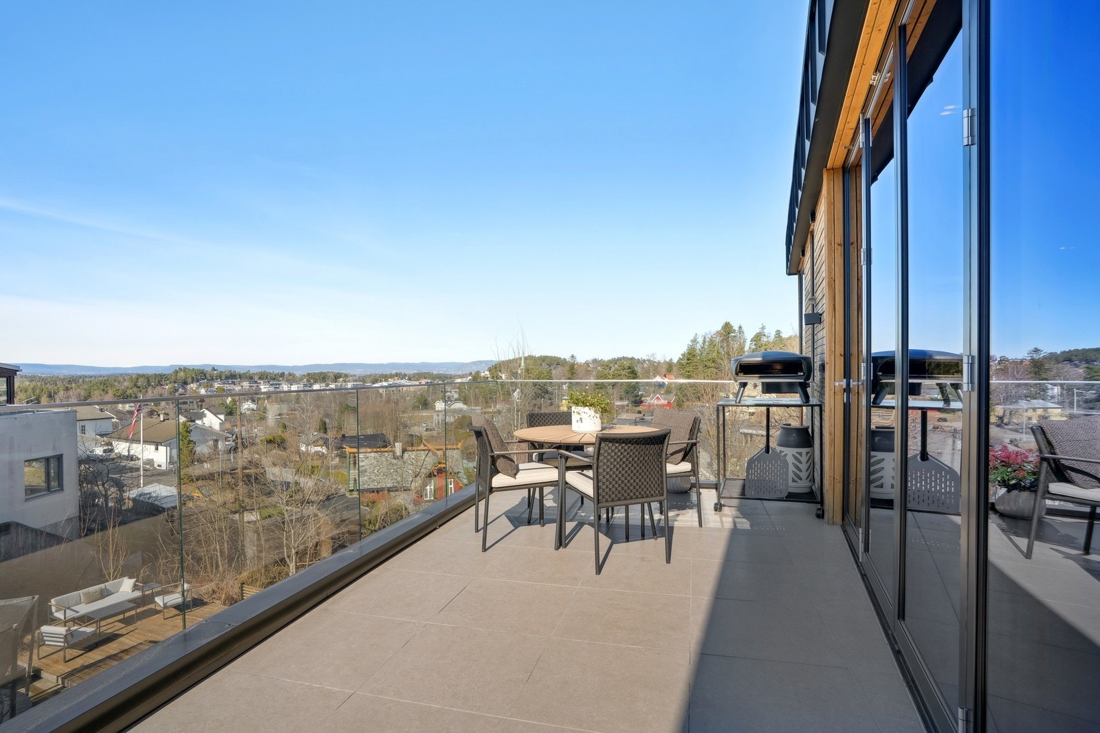 Terrasse fra hovedplan Galleribilde