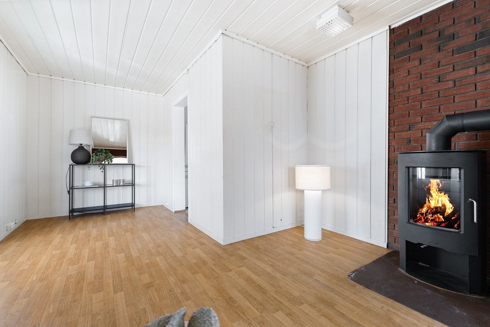 Av oppvarming er det peis og varmepumpe. Galleribilde