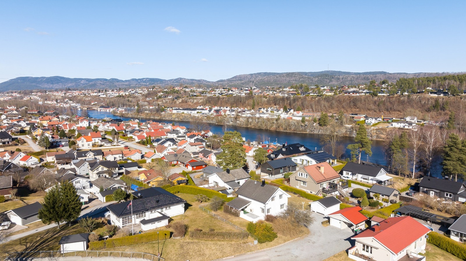 Koselig nabolag med et godt utvalg av yngre og eldre innbyggere. Galleribilde