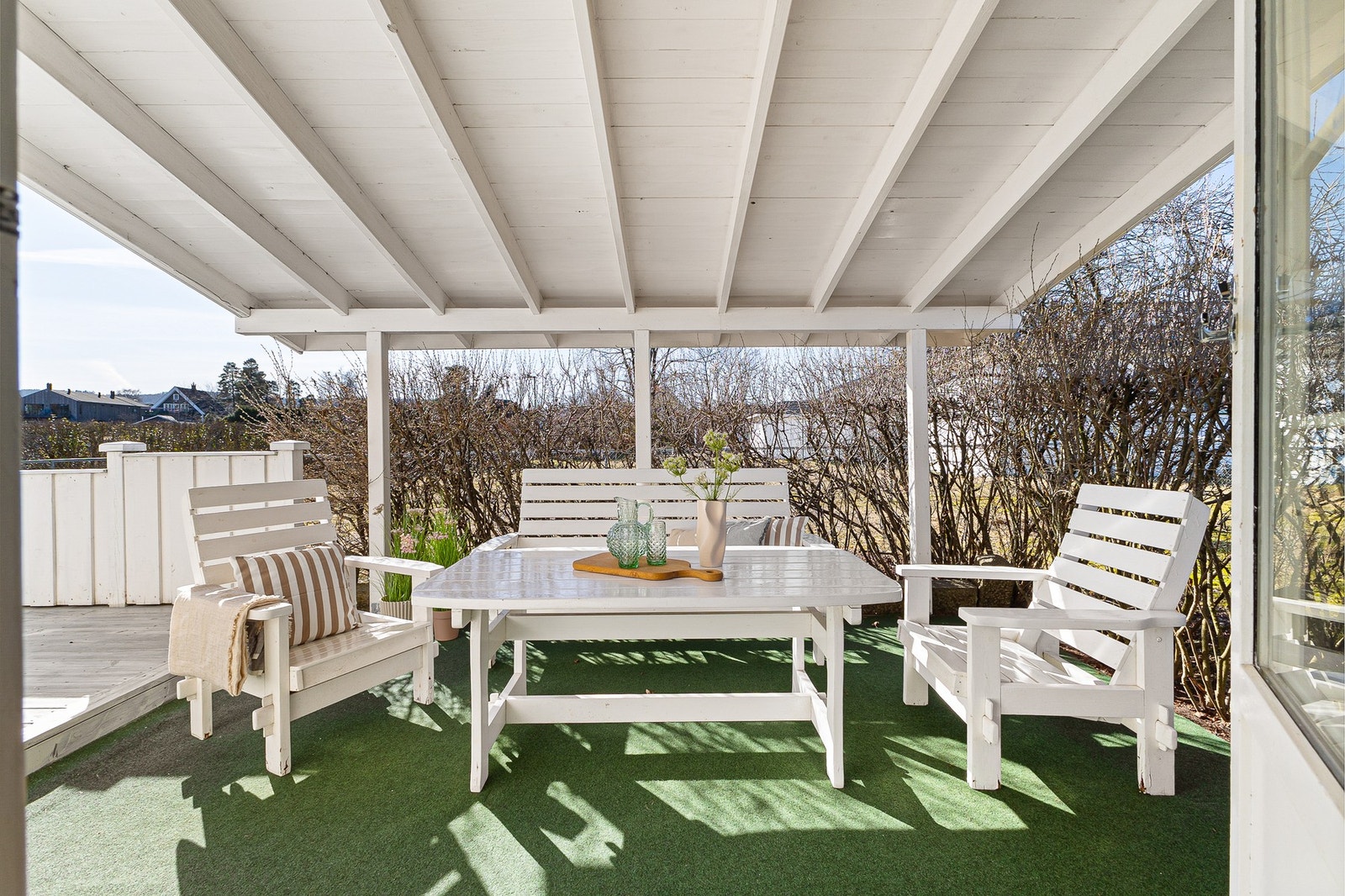 Lett overbygg/tak som gir skygge på de varmeste dagene. Galleribilde