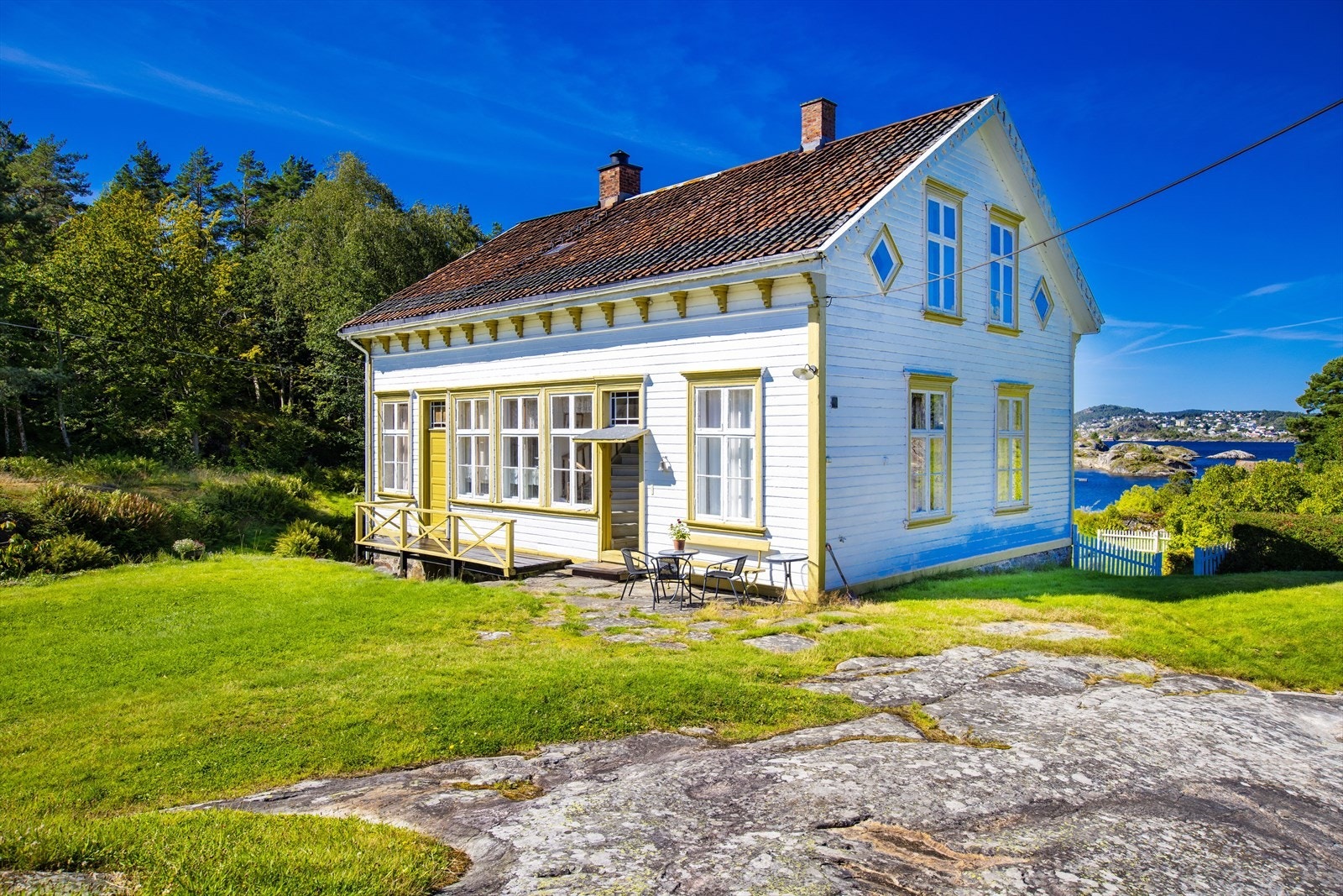 Eiendommens særpregede, vakre uttrykk fra byggeår er godt ivaretatt, blant annet med opprinnelig fargesetting og bevaring av det detaljrike eksteriøret. Galleribilde