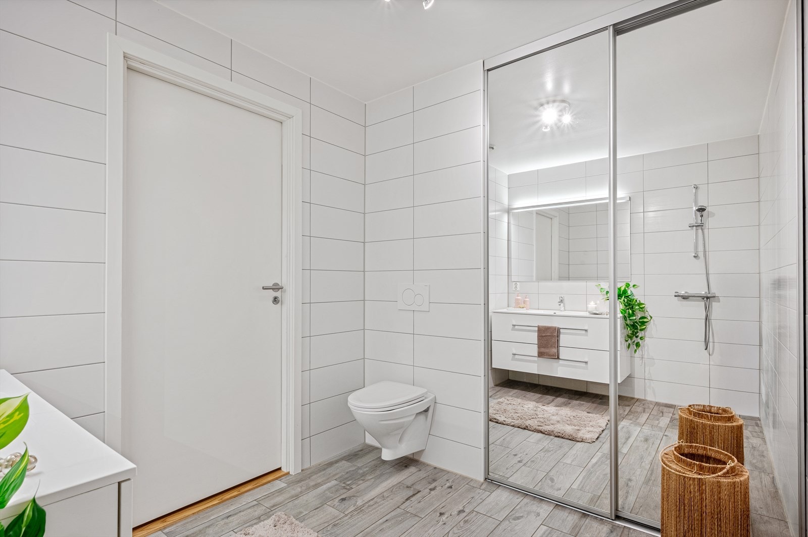 - Det er svært praktisk å ha et baderom i hver etasje! - Galleribilde