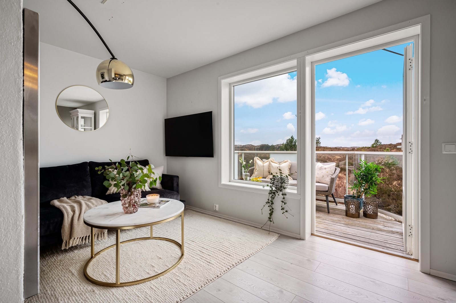 - Leiligheten har et BRA-i på 109m² og har en praktisk planløsning med bl.a. 2 bad og 2 stuer - Galleribilde