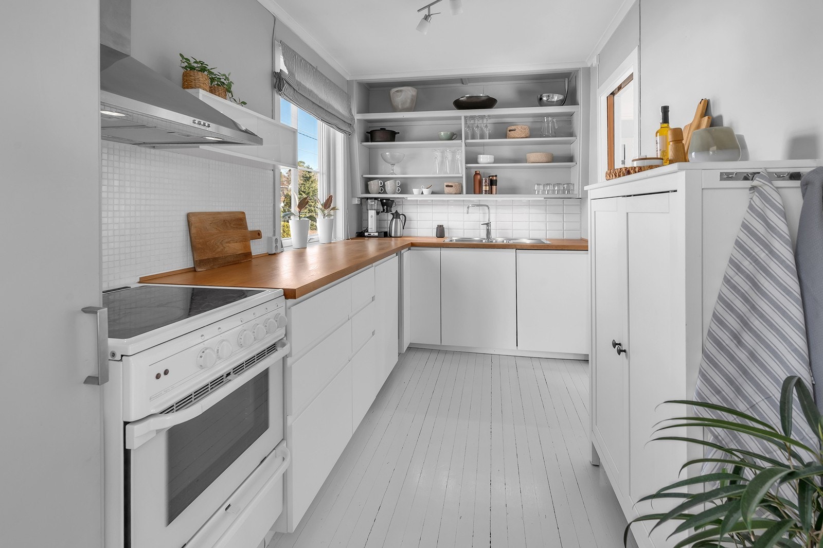 Godt med skap og benkeplass Galleribilde