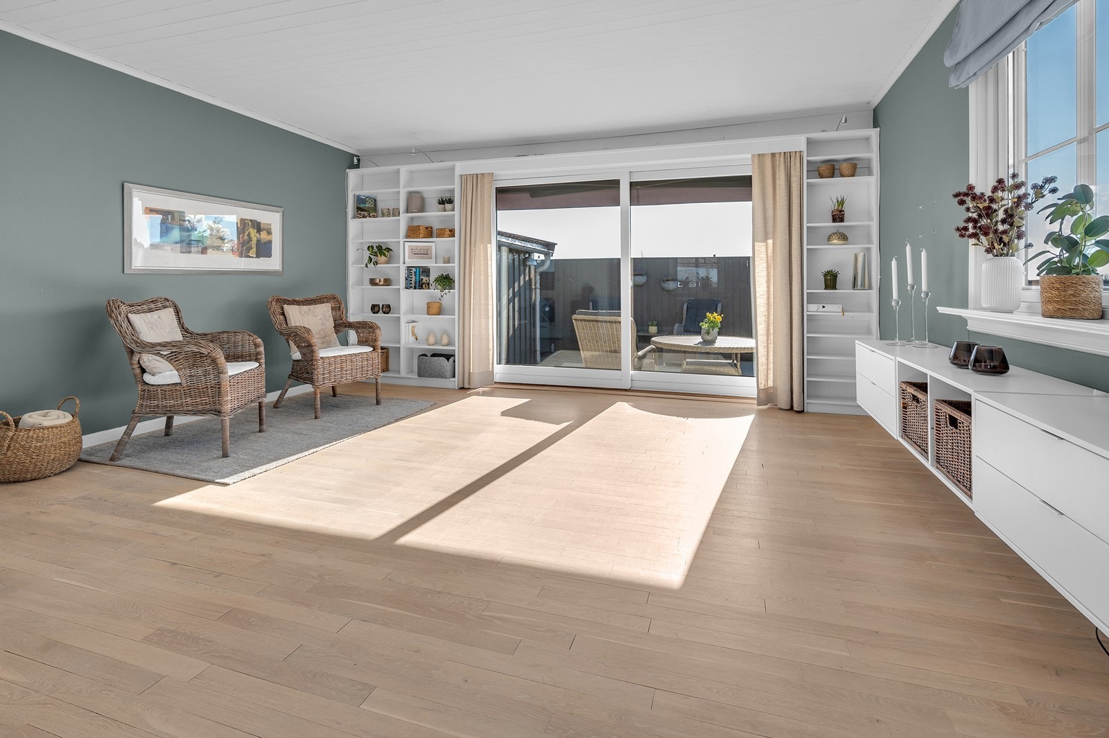 Lys og åpen stue i 2.etg Galleribilde