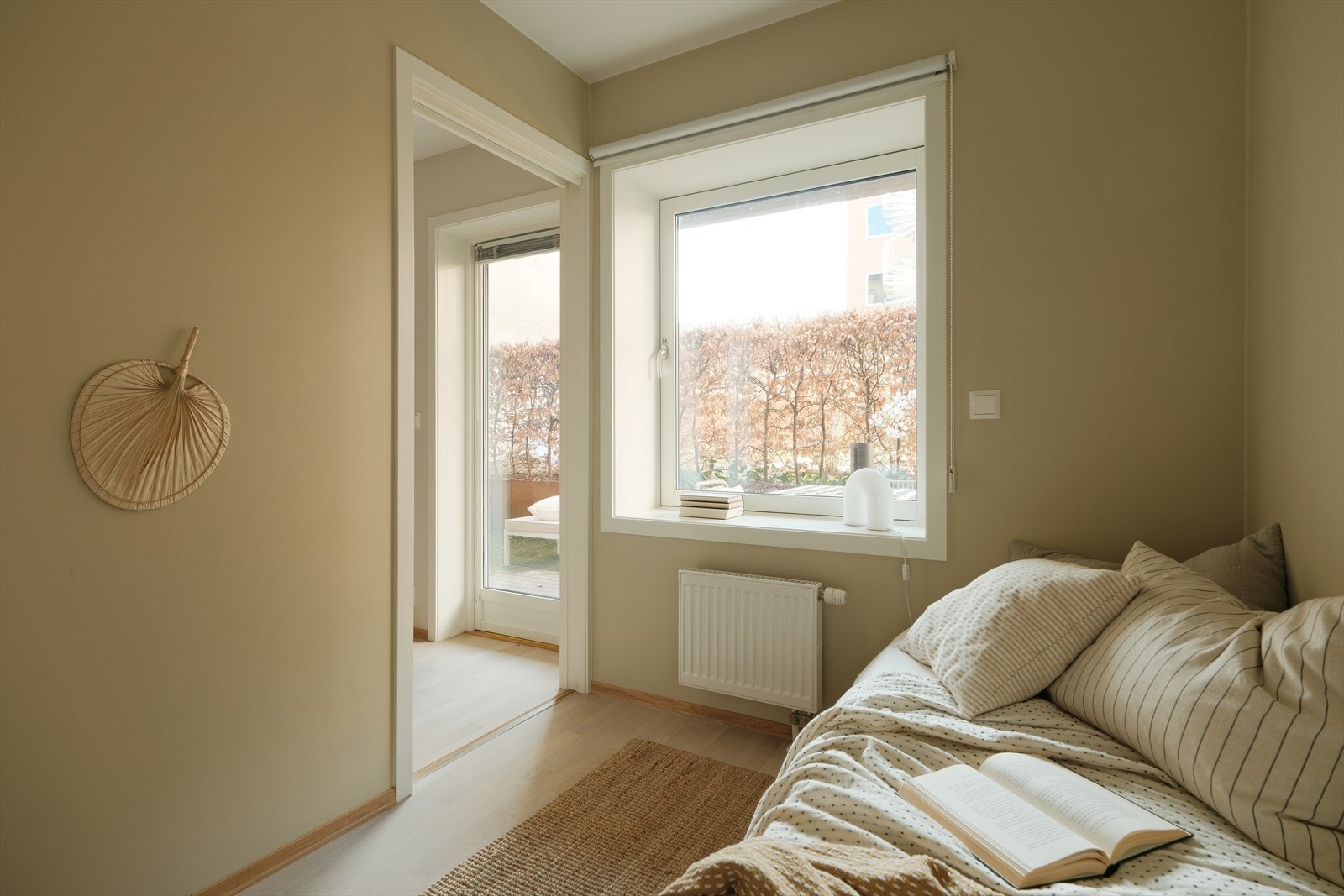 Soverom II er av god størrelse og vender mot indre gårdsrom. Galleribilde