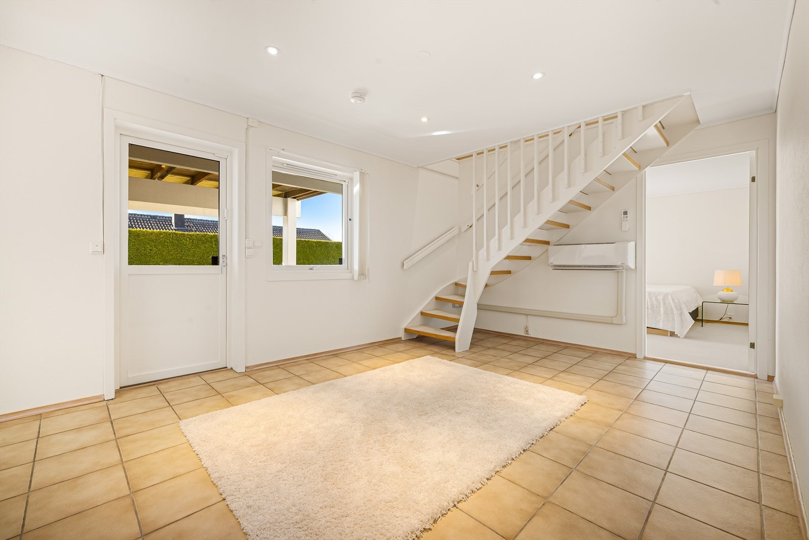 Fra trapperommet er det utgang til overbygd platting og hakeområdet Galleribilde