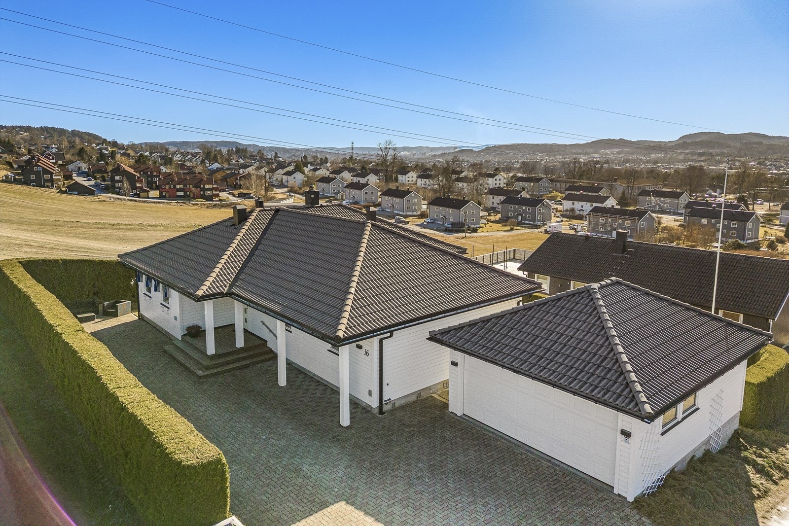 Eiendommen ligger rolig og barnevennlig til innerst i blindvei Galleribilde