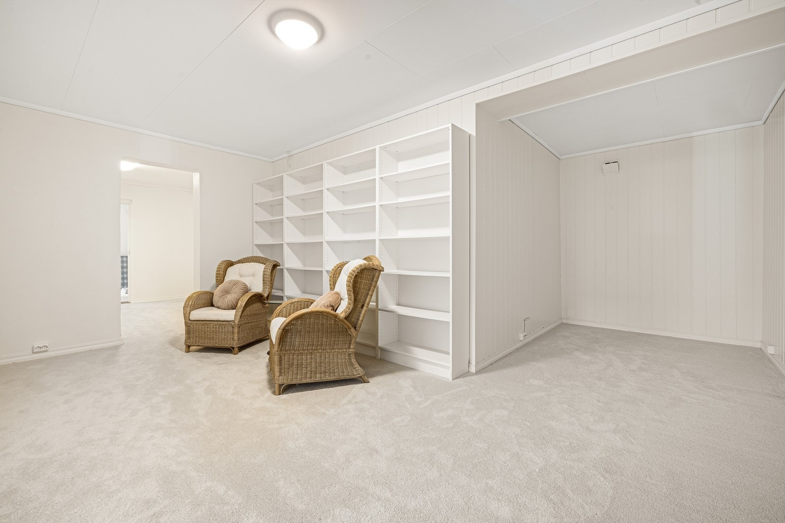 Rommet er registrert som "ikke utgravd" i henhold til originale byggetegninger. Innredning av rommet er ikke bruksendret/omsøkt hos kommunen Galleribilde