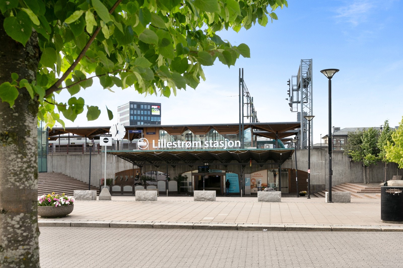 Gangavstand til toget som tar deg inn til Oslo på bare 10 minutter. Galleribilde