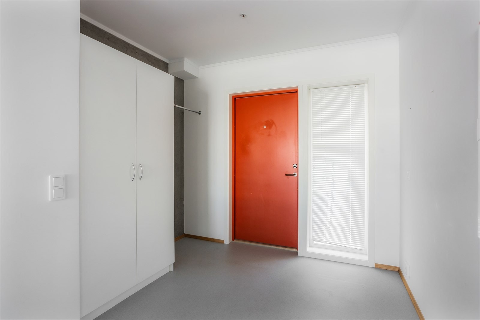 Gang med garederobe Galleribilde