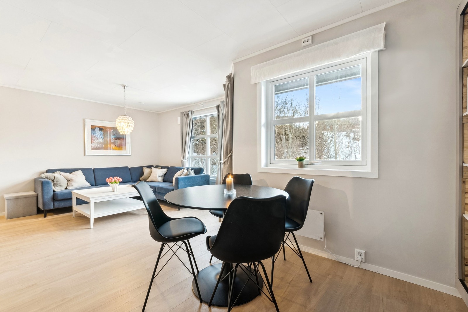 Her er det god plass til egen spisegruppe. Galleribilde