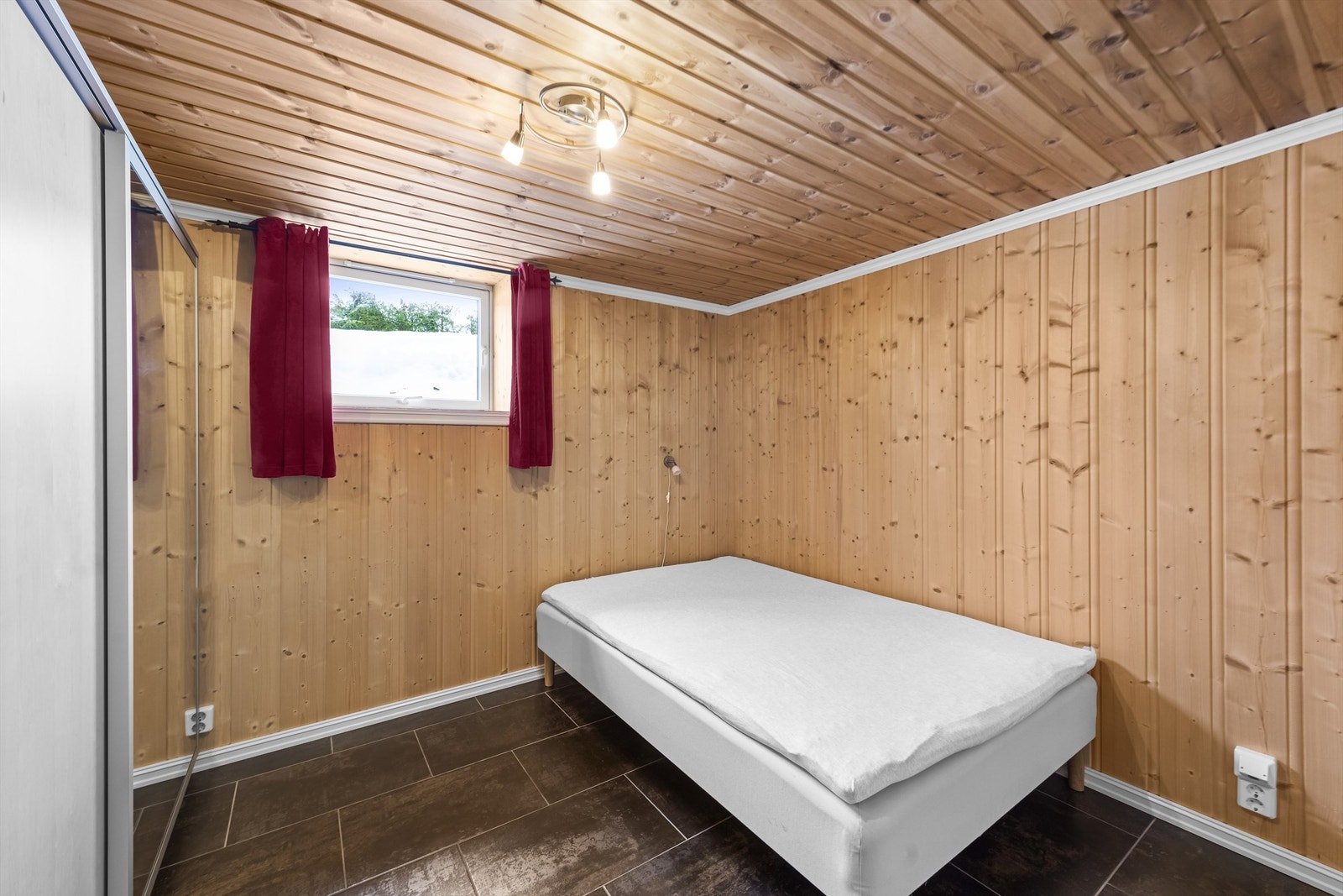 Soverom i underetasjen. (Ikke bruksendret). Galleribilde