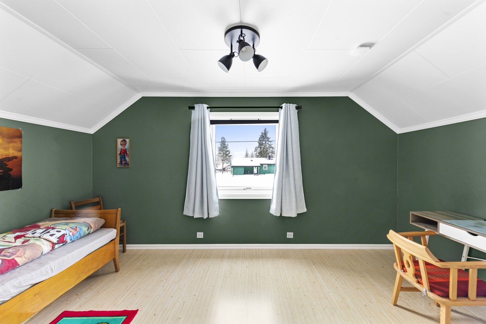 Soverom | 2. etasje. Montert elektriske screens. Galleribilde