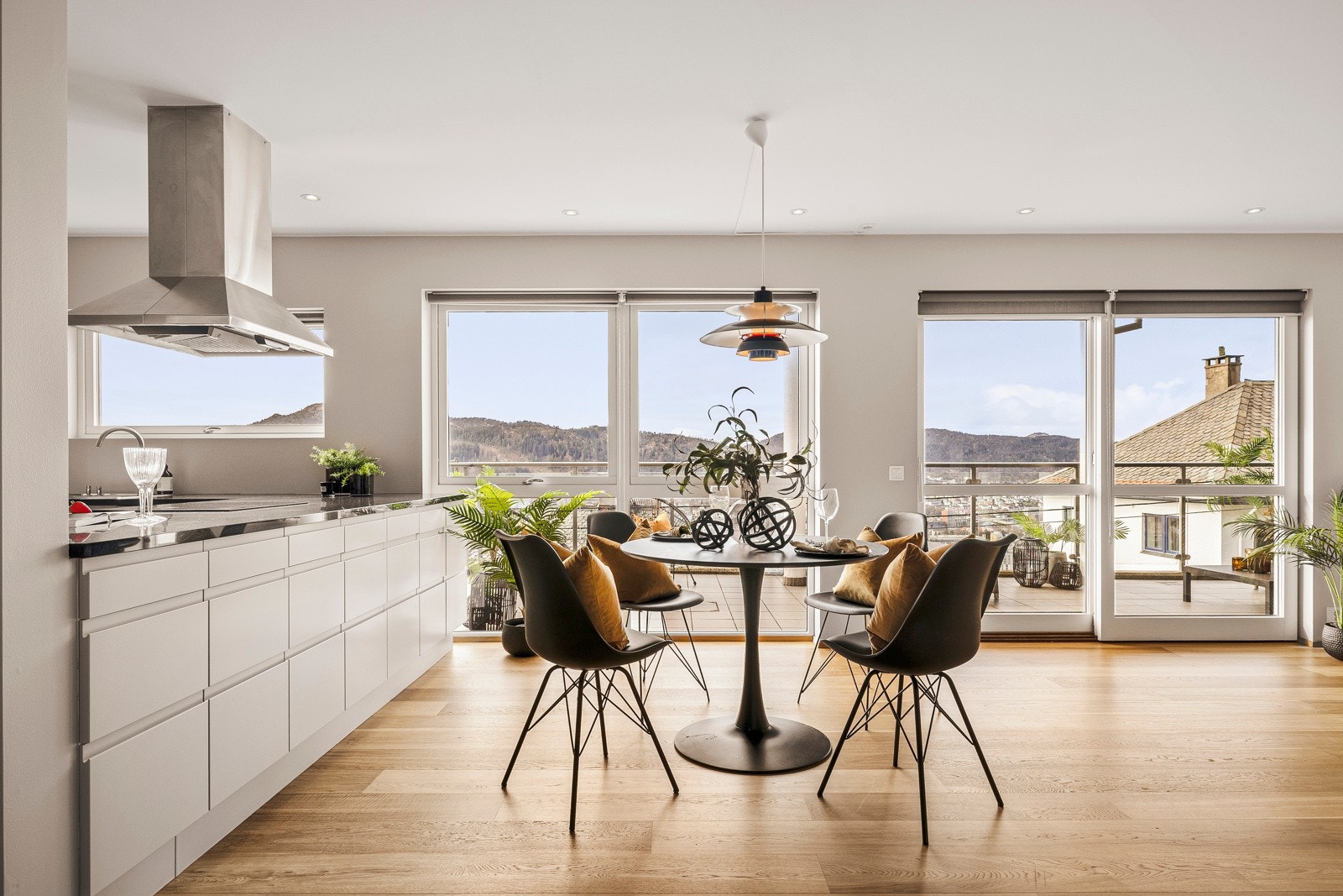 - Veggene har slette flater malt i moderne og behagelige farger - Galleribilde