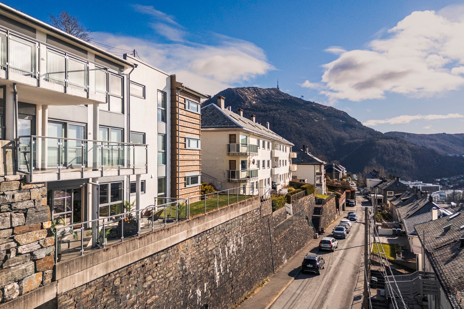 - Leiligheten har eksepsjonell beliggenhet i ett av de mest attraktive områdene i Bergen, Fjellsiden - Galleribilde