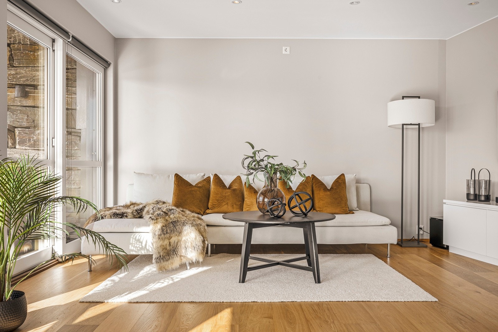 - Bygningen ble oppført i 2011 og har gjennomgående god standard med moderne overflater og kvaliteter - Galleribilde